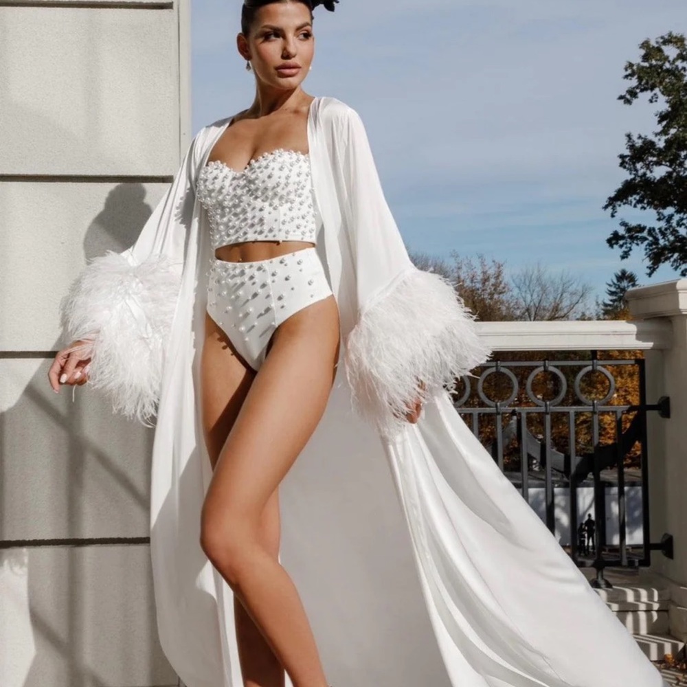 Voir Voir White Feather Trim Robe